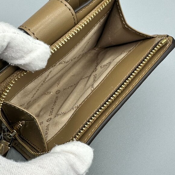 Michael Kors 3263G0KD5L Charm Small Tab Compact Pocket Wallet in Husk Leather - Picture 14 of 16